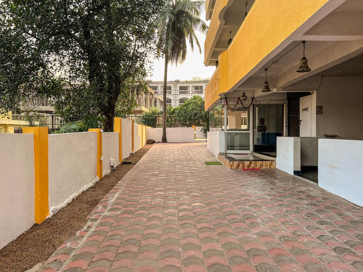 Hotel La Costa Residency à Anjuna Extérieur photo