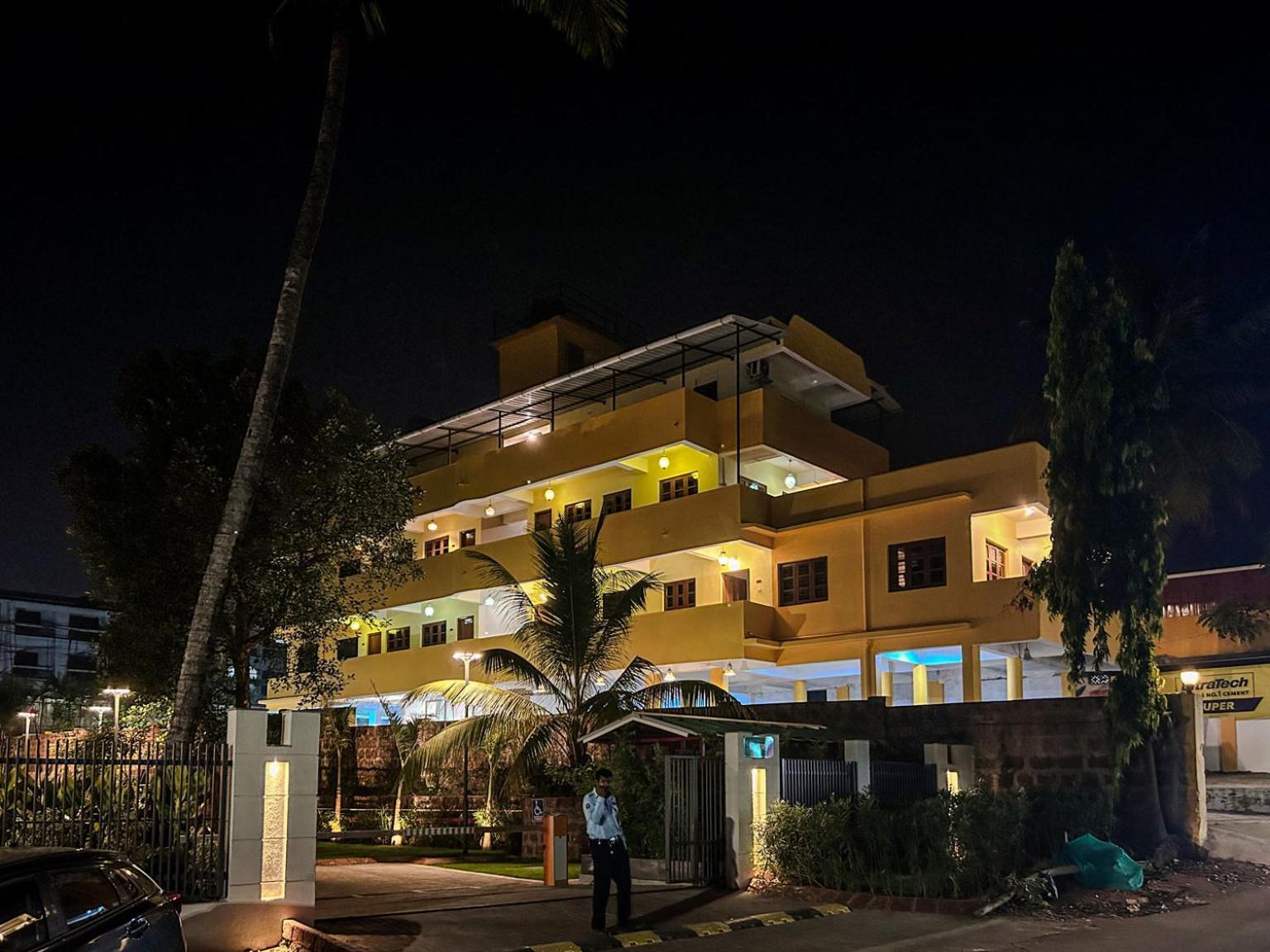 Hotel La Costa Residency à Anjuna Extérieur photo