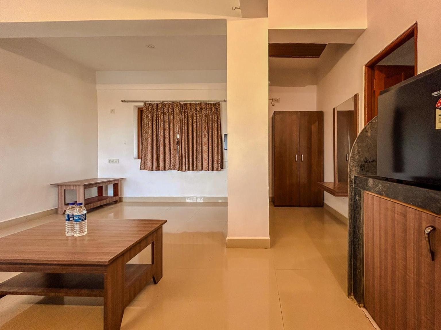 Hotel La Costa Residency à Anjuna Extérieur photo